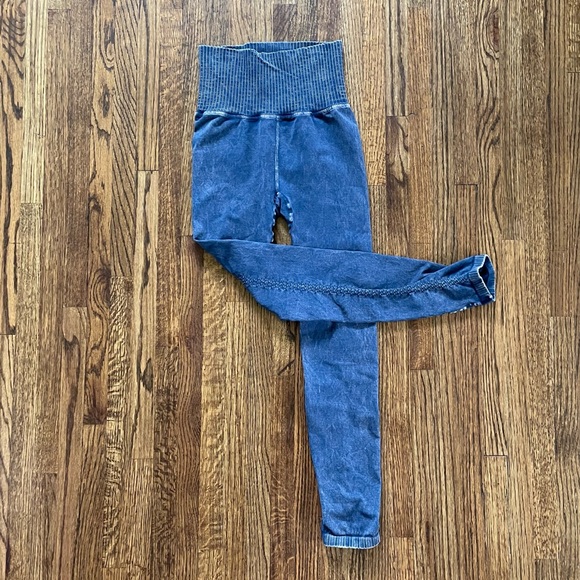 Free People Movement High Rise 7/8 Length Good Karma Leggings, Vintage Blue NWOT - Picture 6 of 8